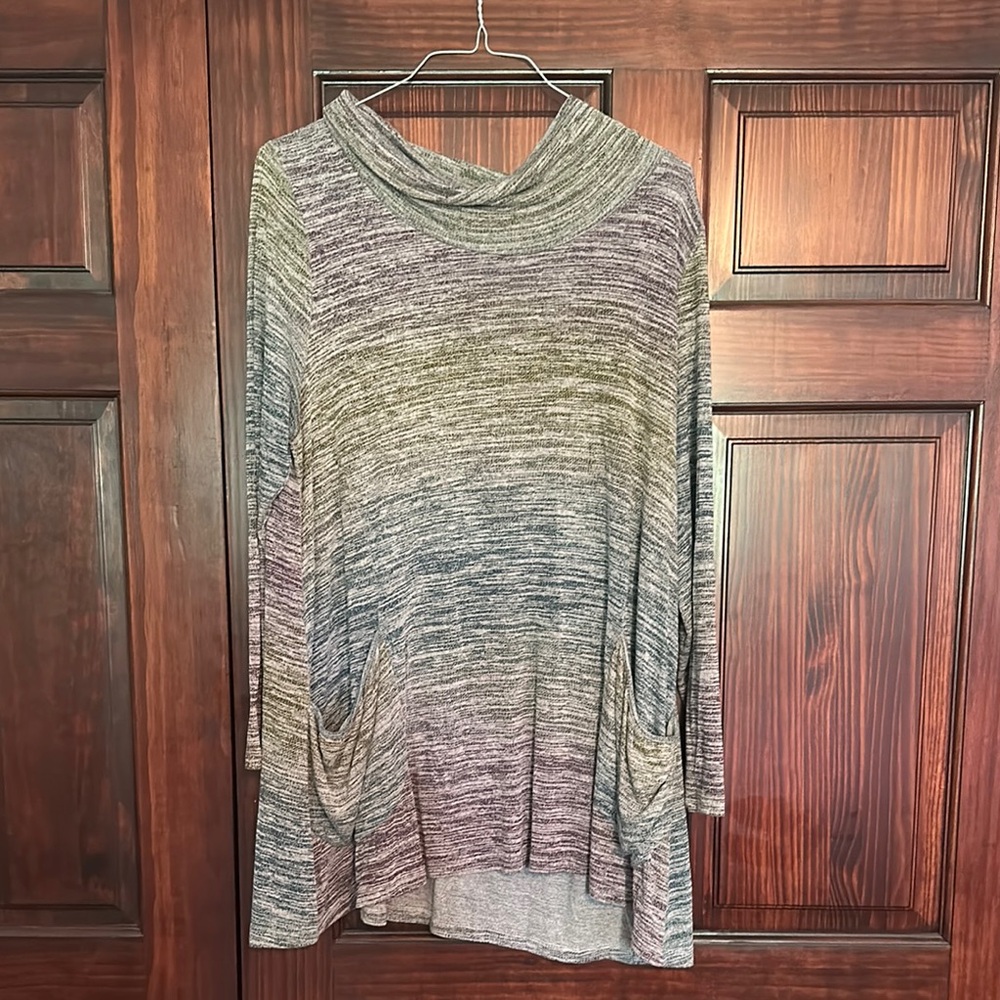 Women's Heathered Gray Top